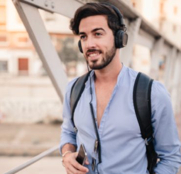 Pourquoi vous ne devriez pas marcher avec vos écouteurs ? 2 Pourquoi vous ne devriez pas marcher avec vos écouteurs ? marcher avec des ecouteurs Pourquoi vous ne devriez pas marcher avec vos écouteurs ?