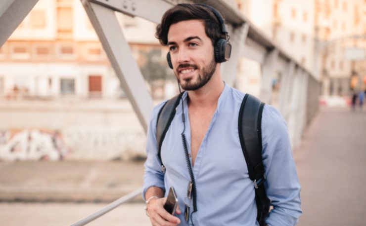 marcher avec des ecouteurs Pourquoi vous ne devriez pas marcher avec vos écouteurs ?