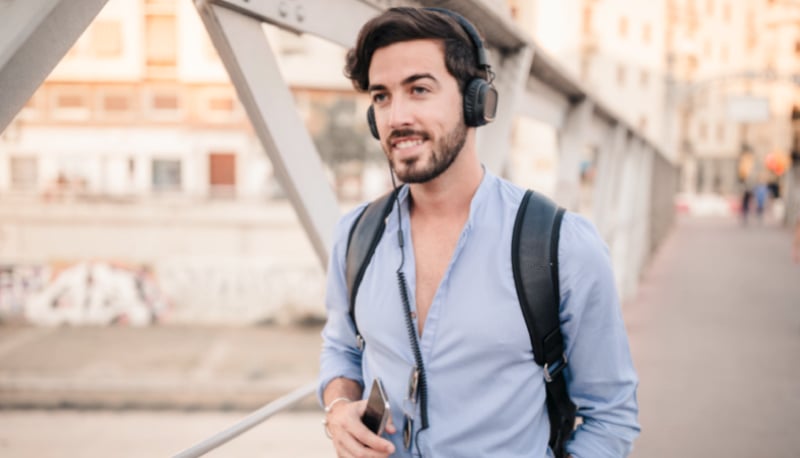 Pourquoi vous ne devriez pas marcher avec vos écouteurs ? 1 Pourquoi vous ne devriez pas marcher avec vos écouteurs ? marcher avec des ecouteurs Pourquoi vous ne devriez pas marcher avec vos écouteurs ?