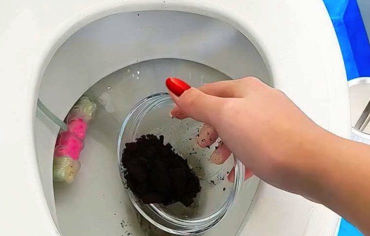 mettre mac cafe toilette astuce nettoyer Pourquoi mettre du marc de café dans les toilettes ?