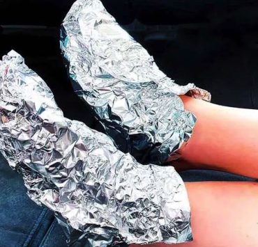mettre pap alu pied Pourquoi mettre ses pieds dans du papier alu en hiver ?