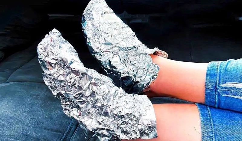 Pourquoi mettre ses pieds dans du papier alu en hiver ? 1 Pourquoi mettre ses pieds dans du papier alu en hiver ? mettre pap alu pied Pourquoi mettre ses pieds dans du papier alu en hiver ?