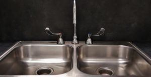 nettoyer evier inox Quel est le meilleur produit pour nettoyer l'inox ?