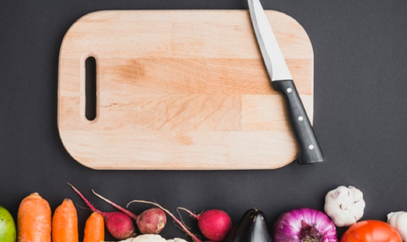 Pourquoi mettre la planche à découper dans le réfrigérateur ? 1 Pourquoi mettre la planche à découper dans le réfrigérateur ? pourquoi planche dans frigo Pourquoi mettre la planche à découper dans le réfrigérateur ?