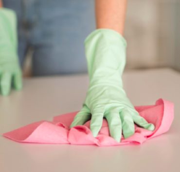 poussiere meuble Comment éviter que la poussière se dépose sur les meubles ?