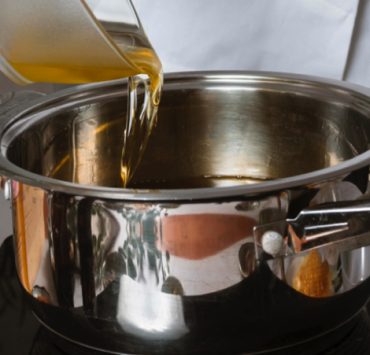 Comment se débarrasser de l'huile de cuisson usagée ? 2 Comment se débarrasser de l'huile de cuisson usagée ? recycler d elhuile de cuisson Comment se débarrasser de l'huile de cuisson usagée ?