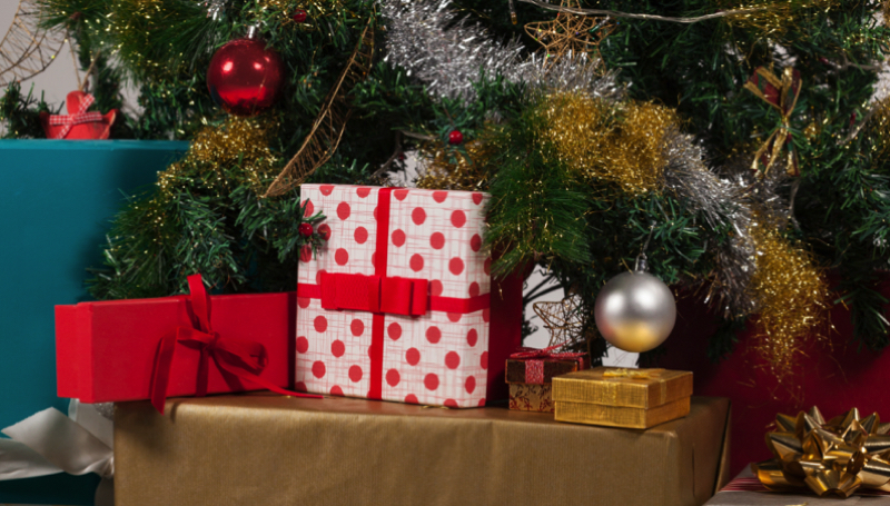 Quand mettre les cadeaux de Noël sous le sapin ? 1 Quand mettre les cadeaux de Noël sous le sapin ? cadeau noel sapin quand Quand mettre les cadeaux de Noël sous le sapin ?