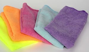 Pourquoi faut-il absolument nettoyer le cuir avec du lait ? 2 Pourquoi faut-il absolument nettoyer le cuir avec du lait ? chiffon microfibre Pourquoi faut-il absolument nettoyer le cuir avec du lait ?