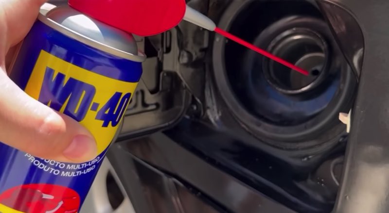 Peut-on mettre du WD-40 dans le réservoir de la voiture ? 1 Peut-on mettre du WD-40 dans le réservoir de la voiture ? faut il mettre wd 40 reservoir voiture Peut-on mettre du WD-40 dans le réservoir de la voiture ?