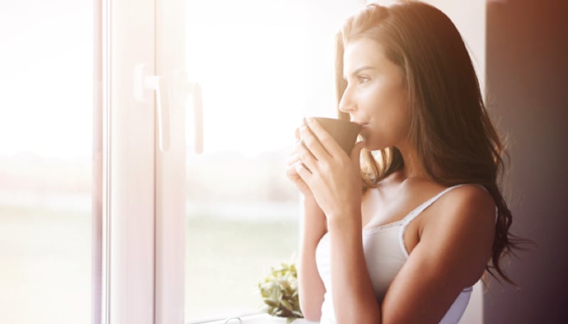 Quelle est la première chose que les gens font le matin, selon une étude ? 1 Quelle est la première chose que les gens font le matin, selon une étude ? habitude matinale selon les gens etude recherche Quelle est la première chose que les gens font le matin, selon une étude ?