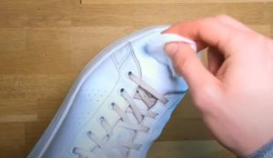 Pourquoi faut-il absolument nettoyer le cuir avec du lait ? 8 Pourquoi faut-il absolument nettoyer le cuir avec du lait ? nettoyer tache cuir Pourquoi faut-il absolument nettoyer le cuir avec du lait ?