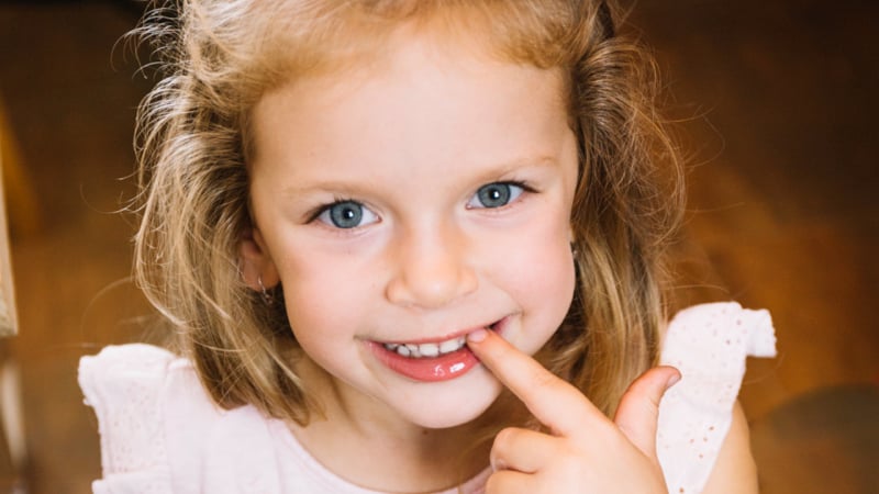 Pourquoi il ne faut pas jeter les dents de lait ?👶🏼🦷 1 Pourquoi il ne faut pas jeter les dents de lait ?👶🏼🦷 pourquoi conservation des dents de lait Pourquoi il ne faut pas jeter les dents de lait ?👶🏼🦷