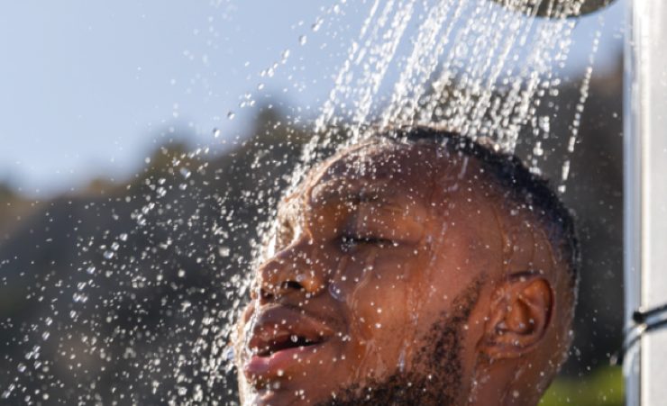 prendre une douche le amtin ou le soir Est-ce qu'il vaut mieux se doucher le soir ou le matin ?