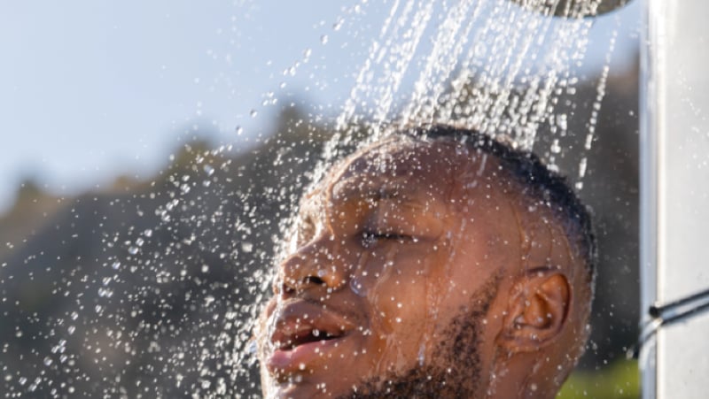 Est-ce qu'il vaut mieux se doucher le soir ou le matin ? 1 Est-ce qu'il vaut mieux se doucher le soir ou le matin ? prendre une douche le amtin ou le soir Est-ce qu'il vaut mieux se doucher le soir ou le matin ?
