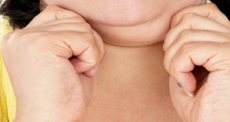 Comment perdre du double menton très rapidement ? 9 astuces à connaître 1 Comment perdre du double menton très rapidement ? 9 astuces à connaître astuce double menton Comment perdre du double menton très rapidement ? 9 astuces à connaître
