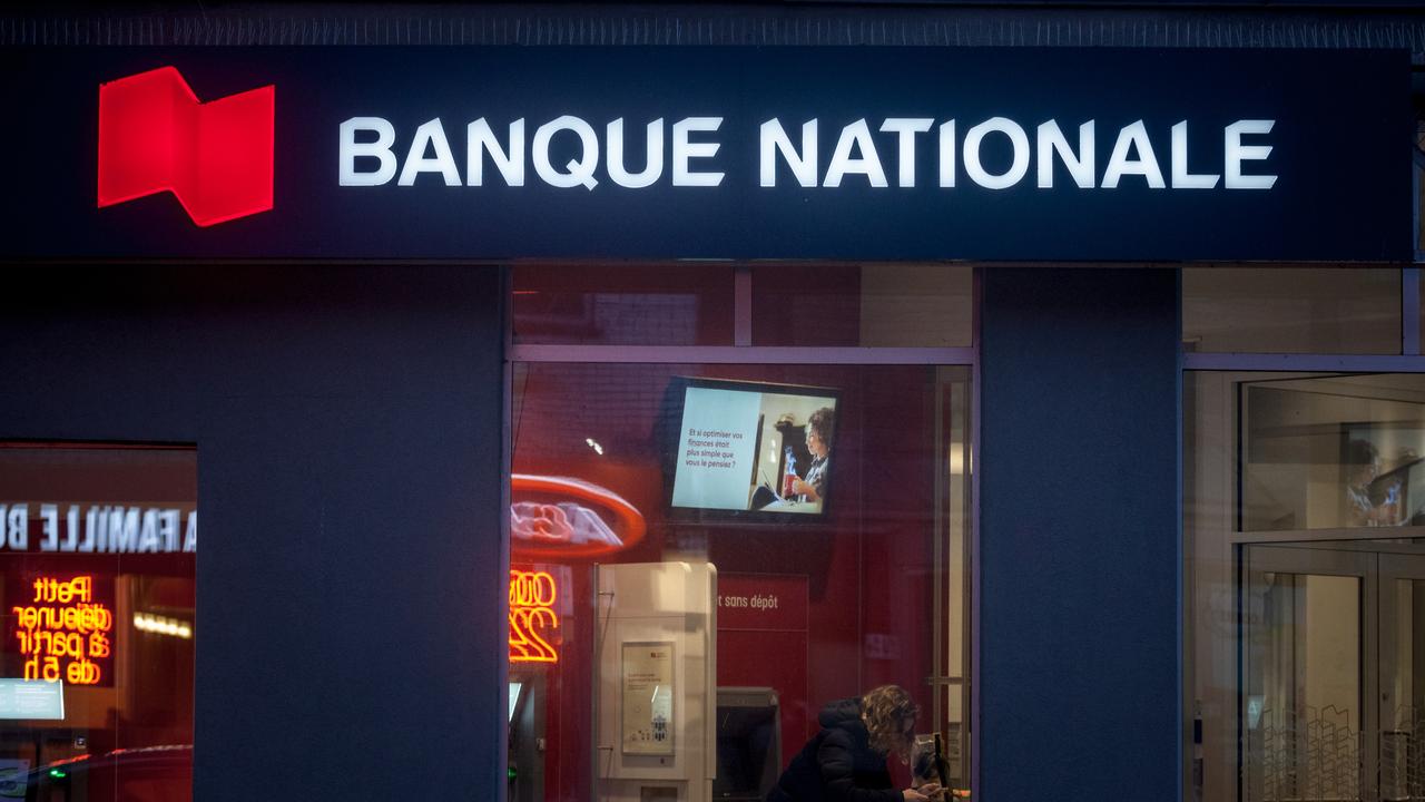banquenn Les Québécois réagissent massivement à la décision d'une succursale de la Banque Nationale de mettre fin à l'argent comptant.