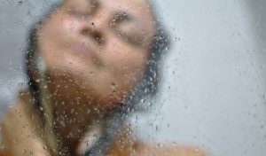 eau chaude douche Comment réchauffer une maison sans augmenter la facture de chauffage ?