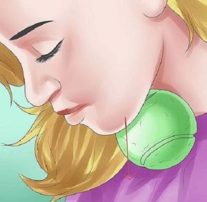 Comment perdre du double menton très rapidement ? 9 astuces à connaître 4 Comment perdre du double menton très rapidement ? 9 astuces à connaître exercice balle tenis menton Comment perdre du double menton très rapidement ? 9 astuces à connaître