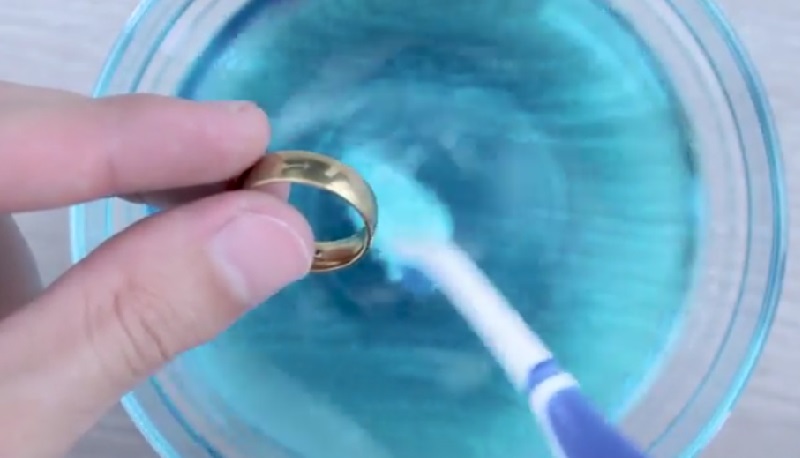 Comment nettoyer et faire briller les bijoux en or ? Astuces et conseils 1 Comment nettoyer et faire briller les bijoux en or ? Astuces et conseils faire briller bijou Comment nettoyer et faire briller les bijoux en or ? Astuces et conseils