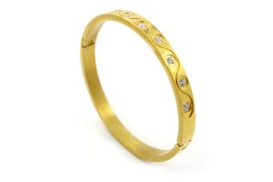 nettoyer bague or brillante sale Comment nettoyer et faire briller les bijoux en or ? Astuces et conseils