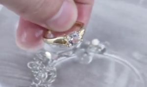 nettoyer diamant Comment nettoyer et faire briller les bijoux en or ? Astuces et conseils