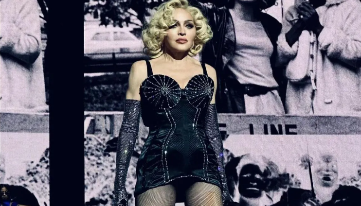 Capture decran 2024 02 20 103411 Madonna Brille Après Une Chute Sur Scène : Le Spectacle Continue !