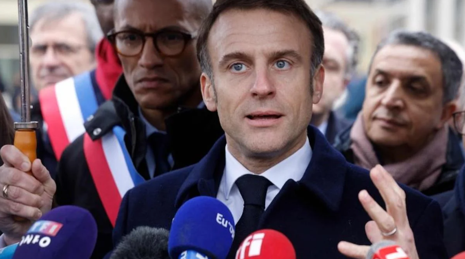 Capture decran 2024 03 01 083026 “Et comment, ouais !” : Emmanuel Macron chaud pour se baigner dans la Seine
