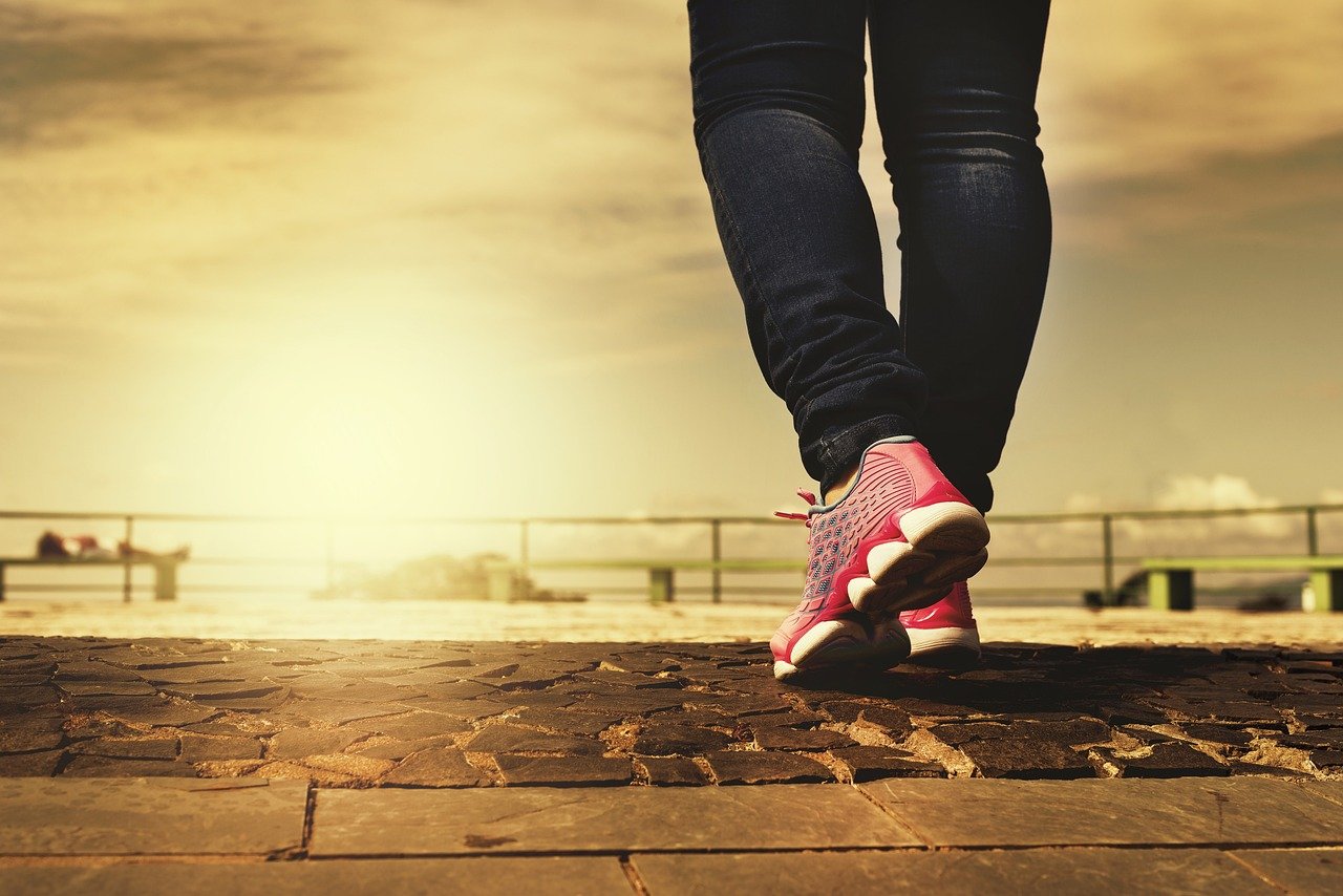 legs 2635038 1280 Combien de temps devriez-vous marcher chaque jour pour une santé optimale?