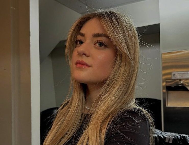 thumbnail IMG 6641 e1711540982474 Stella, la fille de Marc Dupré, expose une photo inédite avec sa maman Anne-Marie Angélil, en voyage.