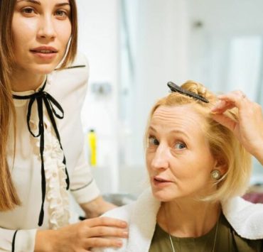 2247276 w1200h630c1cx650cy315cxt0cyt0cxb1300cyb630 1024x538 1 Coiffure après 60 ans : voici la meilleure coupe rajeunissante pour les cheveux fins et clairsemés, selon une coiffeuse