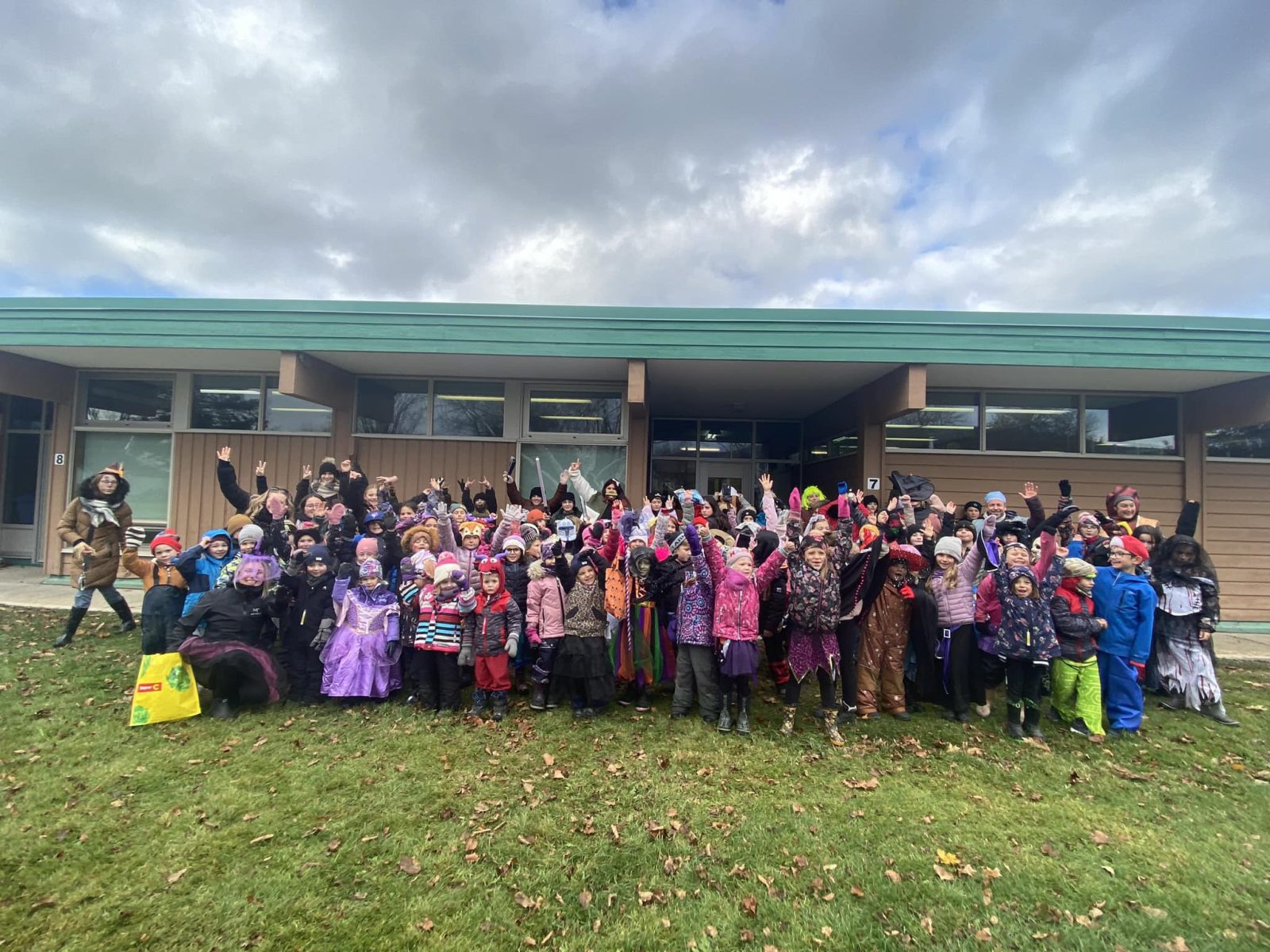 Un incident dû à un élève « désorganisé » ferme l’école primaire de Sainte-Luce 1 Un incident dû à un élève « désorganisé » ferme l’école primaire de Sainte-Luce 405935606 865336165592678 4395629032059239487 n Un incident dû à un élève « désorganisé » ferme l’école primaire de Sainte-Luce