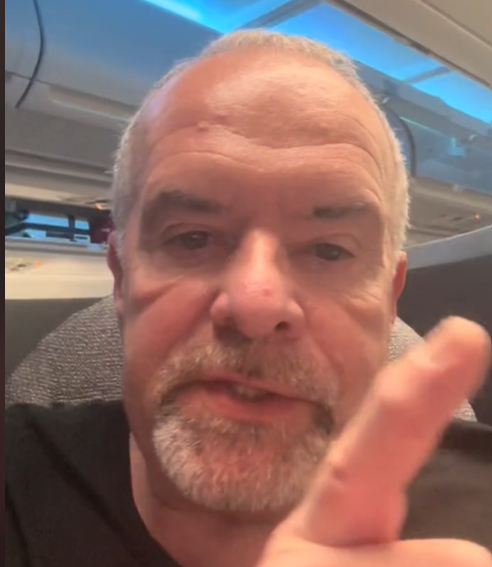 Pierre Houde met un internaute à sa place après une remarque insultante 1 Pierre Houde met un internaute à sa place après une remarque insultante Capture decran 2024 04 26 090017 Pierre Houde met un internaute à sa place après une remarque insultante
