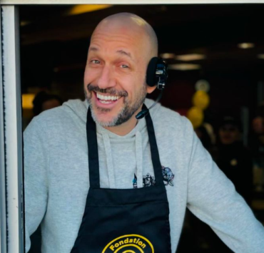 Martin Matte surprend les clients de Tim Hortons et c'est hilarant ! 4 Martin Matte surprend les clients de Tim Hortons et c'est hilarant ! Capture decran 2024 04 29 133735 Martin Matte surprend les clients de Tim Hortons et c'est hilarant !