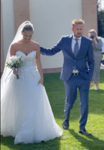 Capture decran le 2024 04 08 a 16.41.11 Corey Hart émeut le web en conduisant sa fille à l'autel : la vidéo devient virale