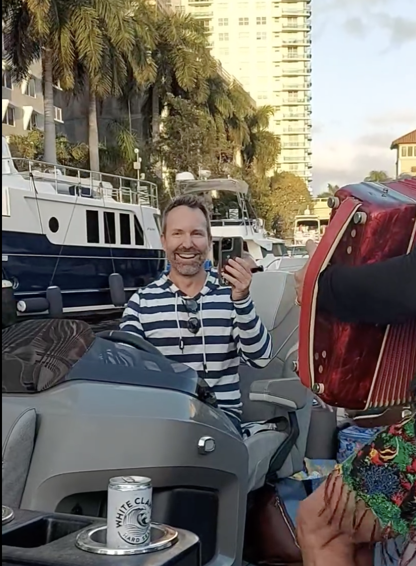 Capture decran le 2024 04 17 a 13.01.26 Une nouvelle vidéo d'Éric Salvail s'amusant en Floride circule sur les réseaux sociaux