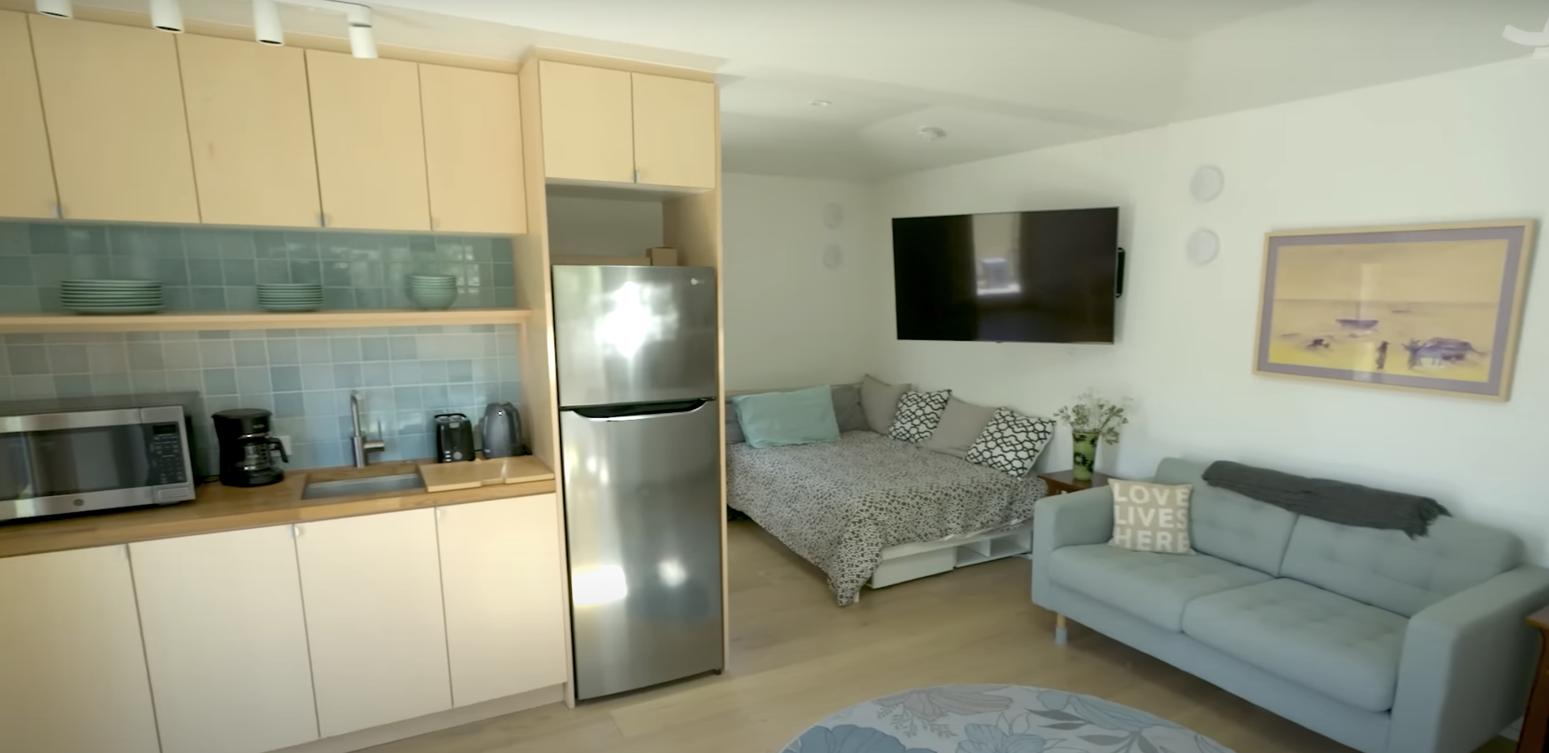 Capture decran le 2024 04 18 a 20.13.02 Elle métamorphose son garage en une maisonnette charmante pour accueillir sa mère âgée