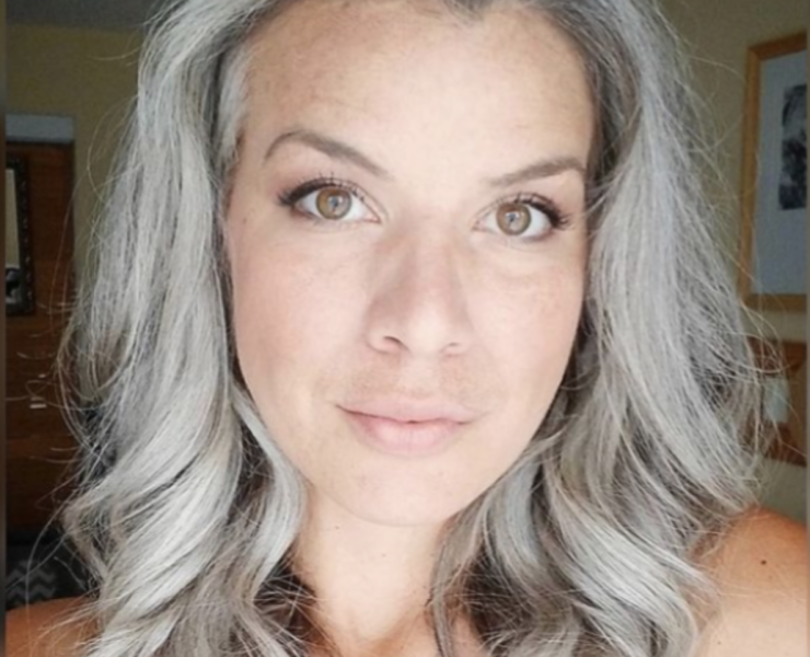 Capture decran le 2024 04 20 a 12.23.44 FreeTheSilver : Un mouvement qui inspire les femmes à célébrer leurs cheveux gris