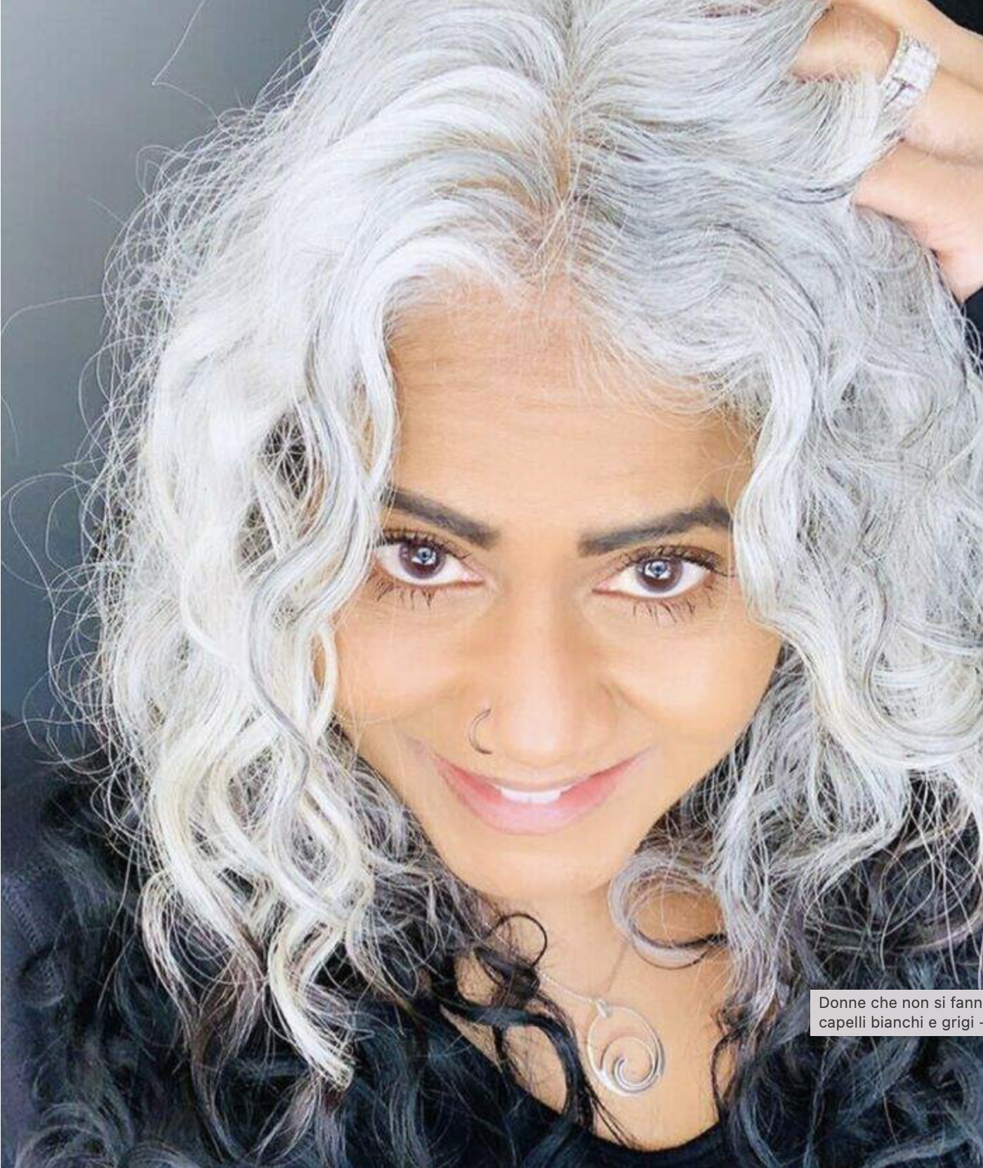 Capture decran le 2024 04 20 a 12.33.36 FreeTheSilver : Un mouvement qui inspire les femmes à célébrer leurs cheveux gris