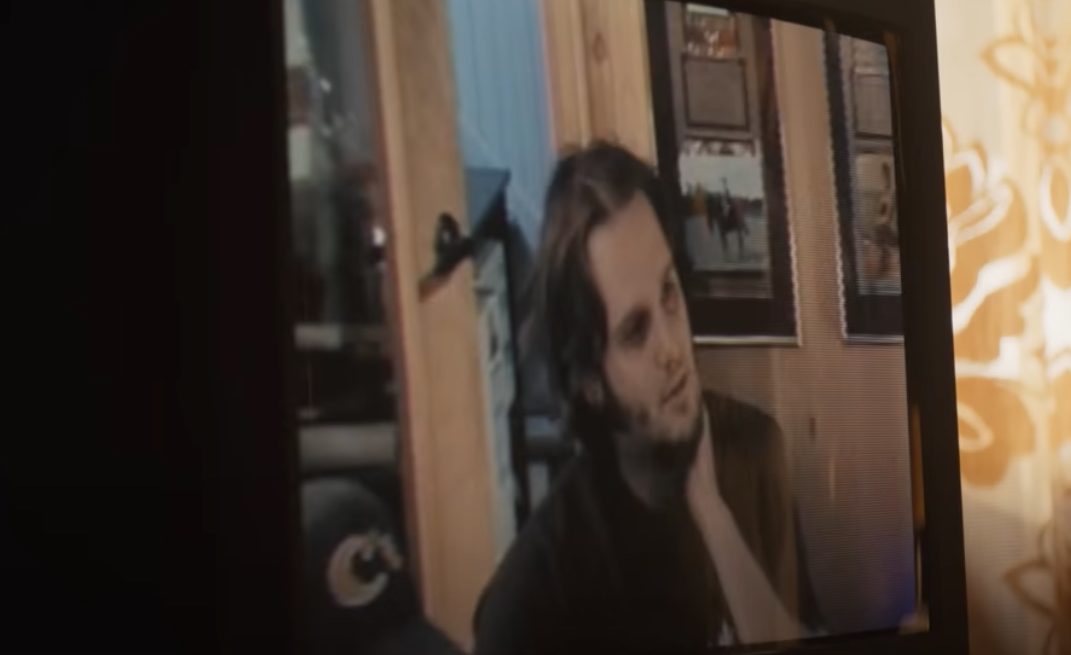 "La fin du show" des Cowboys Fringants : un clip émouvant qui fait pleurer le Québec 1 "La fin du show" des Cowboys Fringants : un clip émouvant qui fait pleurer le Québec Karl Tremblay la fin du show clip e1714229385391 "La fin du show" des Cowboys Fringants : un clip émouvant qui fait pleurer le Québec
