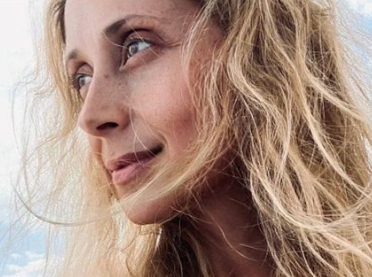 Lara Fabian Lara Fabian partage une nouvelle photo d’elle en sous-vêtements qui fait réagir