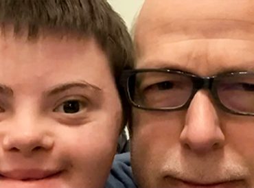 Rachel, un modèle de détermination : malgré la trisomie 21, elle décroche son diplôme en arts 2 Rachel, un modèle de détermination : malgré la trisomie 21, elle décroche son diplôme en arts Rache Trisomiec 21 Histoire Inspirante Rachel, un modèle de détermination : malgré la trisomie 21, elle décroche son diplôme en arts