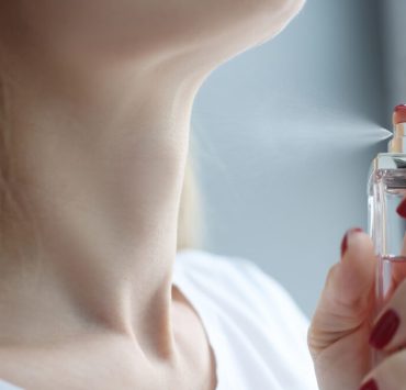 Voici pourquoi il est deconseille de parfumer son cou 1024x666 1 Pourquoi il est déconseillé de parfumer son cou ?