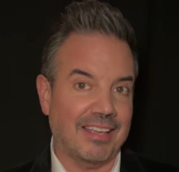 Charles Lafortune partage une image avec son fils Mathis durant l’éclipse. 4 Charles Lafortune partage une image avec son fils Mathis durant l’éclipse. charles lafortune animateur la voix Charles Lafortune partage une image avec son fils Mathis durant l’éclipse.