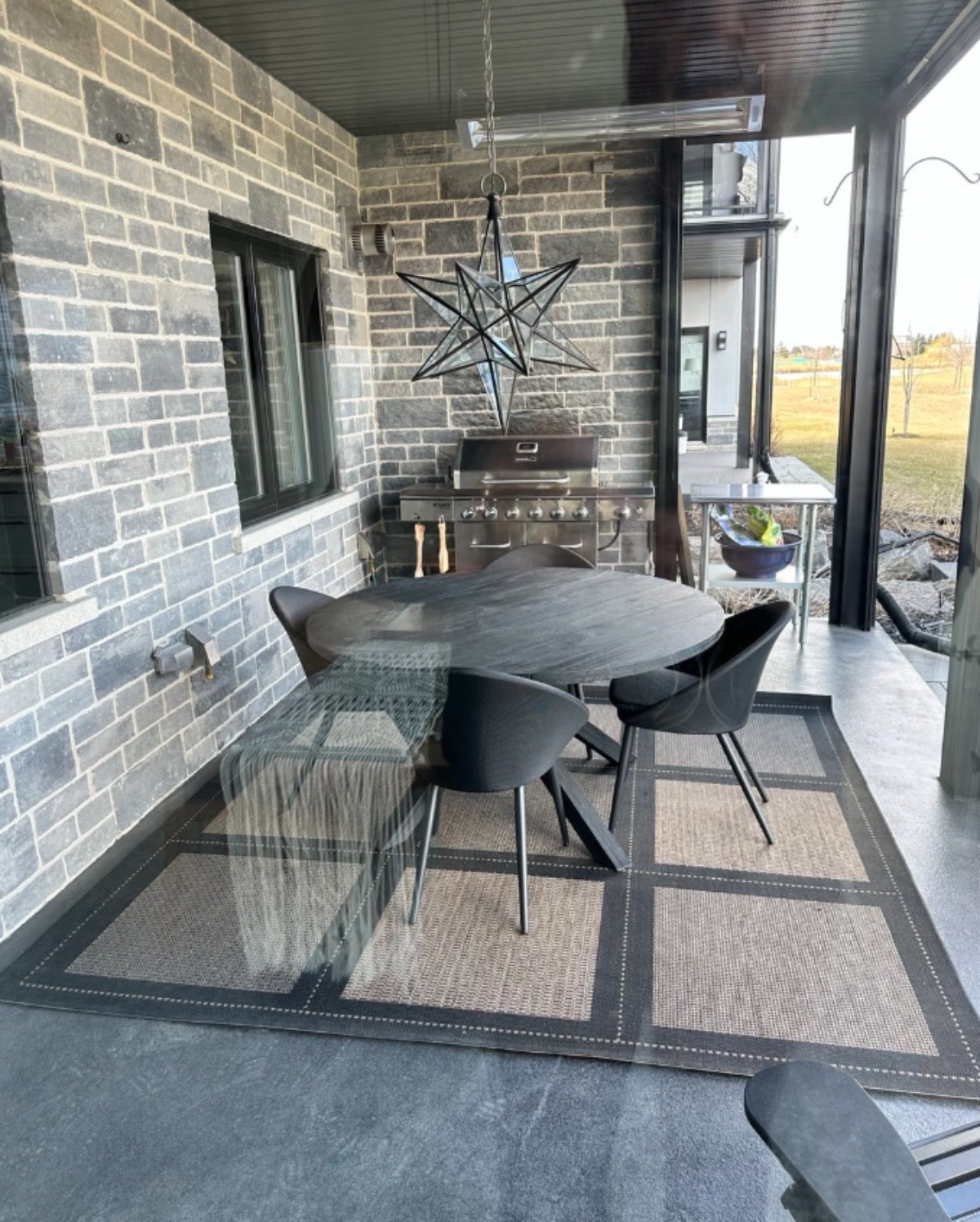 charles lafortune maison Charles Lafortune nous dévoile une rare photo de son condo de luxe avec Sophie Prégent