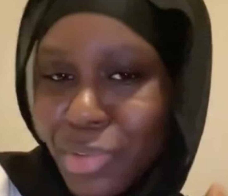 interimaire voile 1 1024x634 1 G&eacute;rant d&rsquo;un magasin Geox menac&eacute; de mort : en riant, l'int&eacute;rimaire revendique de ne pas pr&eacute;venir ses employeurs qu&rsquo;elle porte le voile