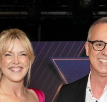 julie belanger gino chouinard ca finit bien la semaine 1024x515 1 Julie Bélanger et Jean-Michel Anctil organisent une soirée spéciale pour Gino Chouinard avant la fin de la saison de "Ça finit bien la semaine"