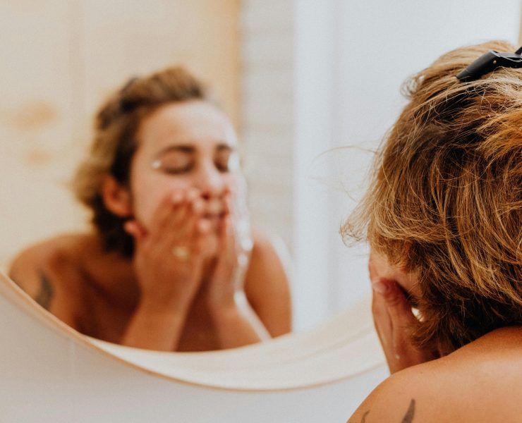 pexels karolina grabowska 5240609 Le double nettoyage est-il vraiment bénéfique pour votre peau ?