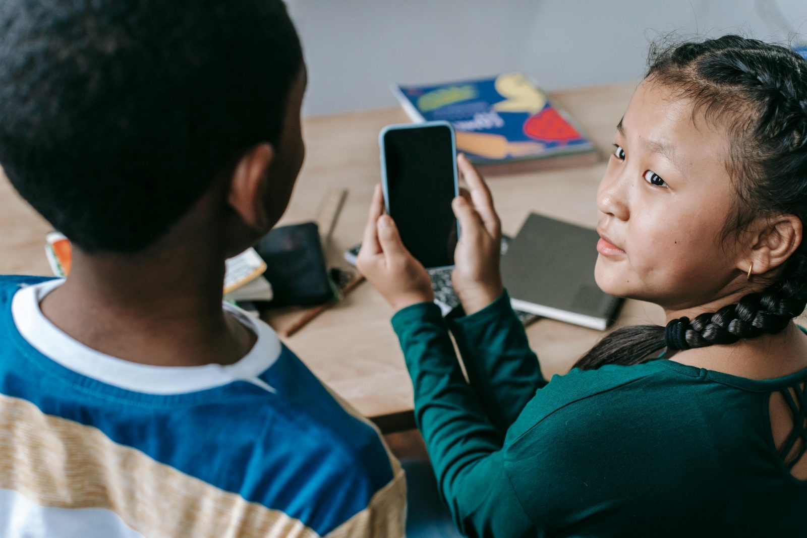 Écrans à l’école : avantage ou distraction ? L'avis de la Dre Mélissa Généreux 1 Écrans à l’école : avantage ou distraction ? L'avis de la Dre Mélissa Généreux pexels katerina holmes 5905506 Écrans à l’école : avantage ou distraction ? L'avis de la Dre Mélissa Généreux
