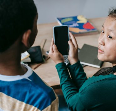 Écrans à l’école : avantage ou distraction ? L'avis de la Dre Mélissa Généreux 4 Écrans à l’école : avantage ou distraction ? L'avis de la Dre Mélissa Généreux pexels katerina holmes 5905506 Écrans à l’école : avantage ou distraction ? L'avis de la Dre Mélissa Généreux