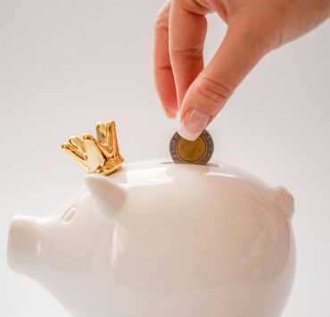 pexels oleksandr p 12969361 scaled e1713036470519 Les économistes suggèrent que l'épargne pour la retraite devrait commencer avant 30 ans